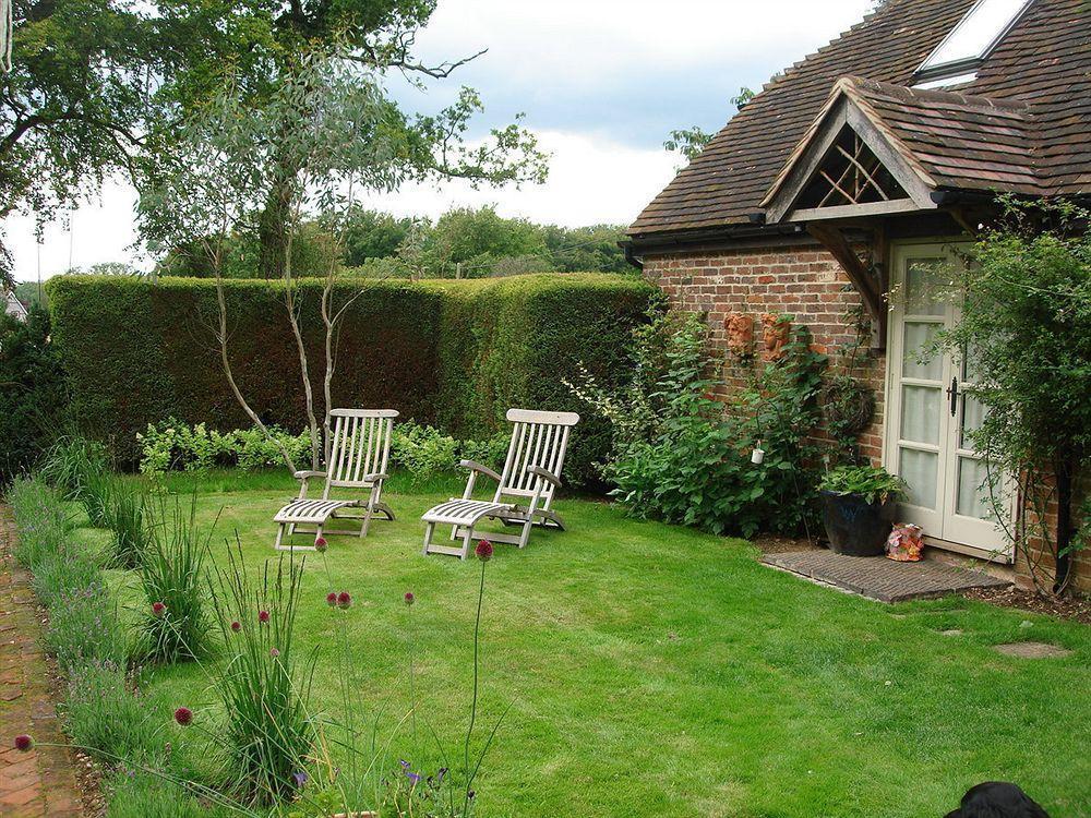 Bootmenders B&B Petersfield Esterno foto